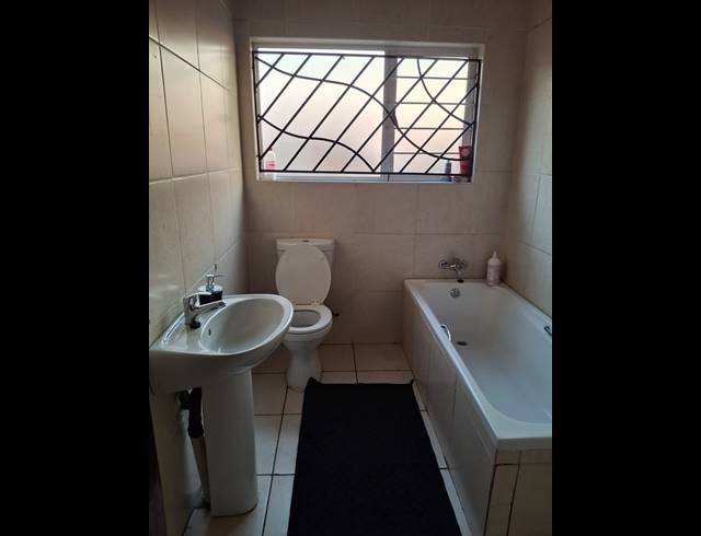 3 BEDROOM TOWNHOUSE TO LET IN SOUTH VIEW